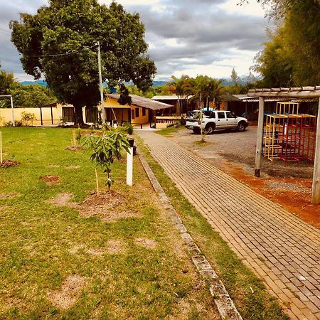 Chacara Charmosa Com Piscina, Campo De Futebol Villa Guaratinguetá Buitenkant foto
