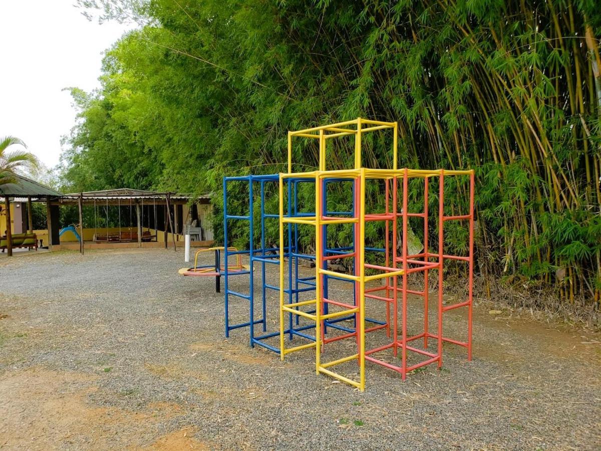 Chacara Charmosa Com Piscina, Campo De Futebol Villa Guaratinguetá Buitenkant foto